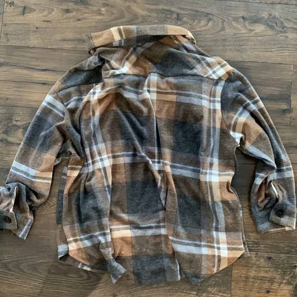 3X soft stretch shacket Zenana plaid neutrals - Picture 6 of 6